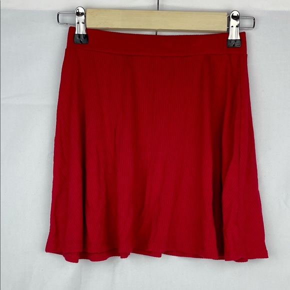 Red mini skirt - Picture 1 of 4